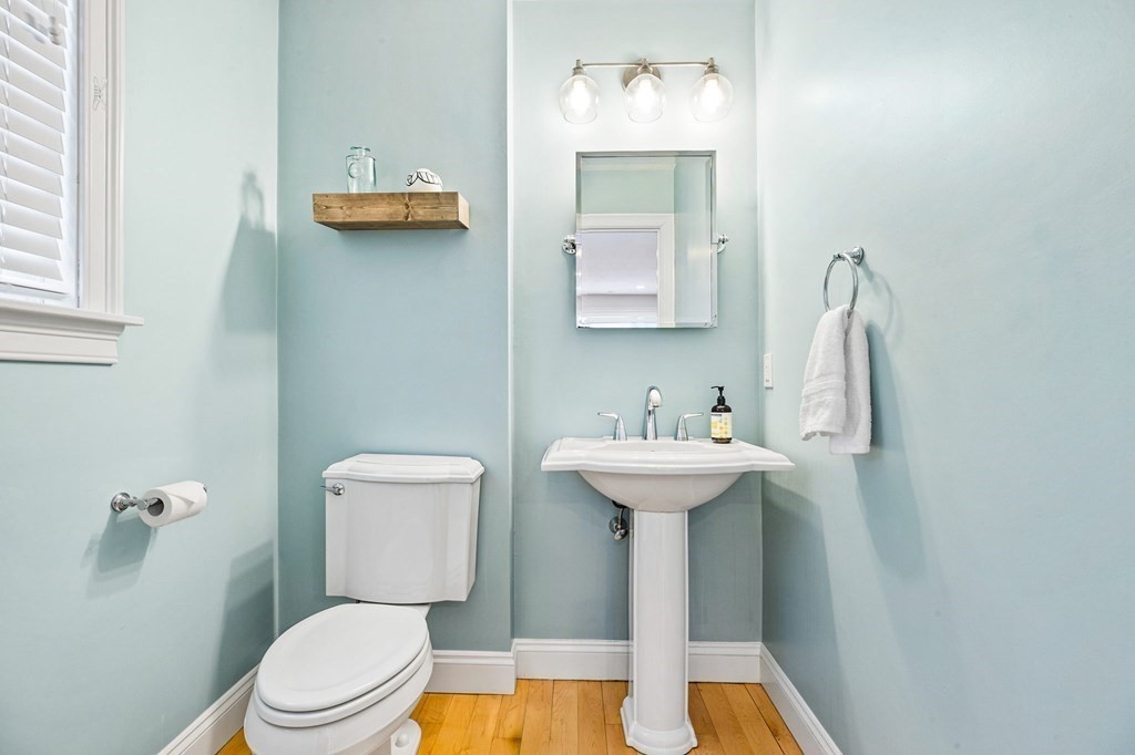 28 Hope Road Hingham, MA 02043 - Photo 6 of 23