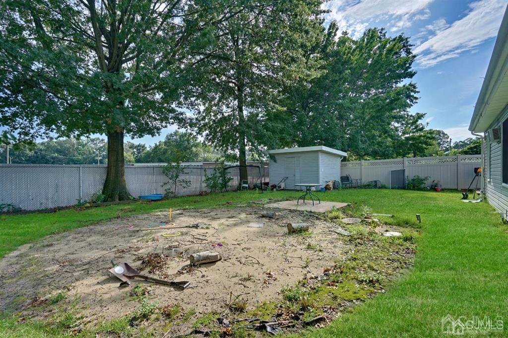 141 Winthrop Road Edison, NJ 08817 - Photo 29 of 30 a backyard of a house