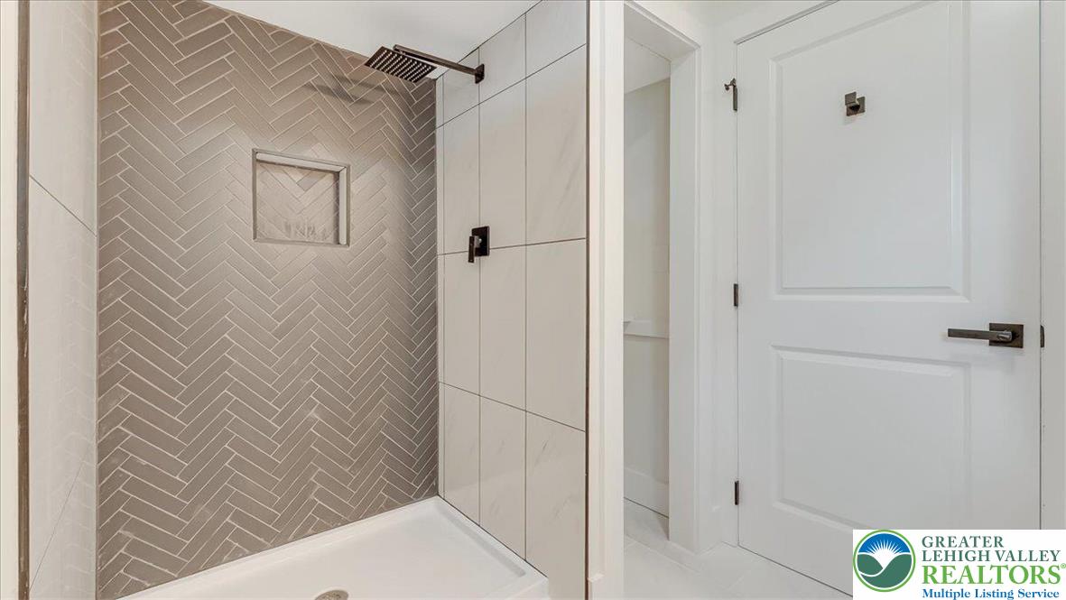 960 Yorkshire Road Bethlehem, PA 18017 - Photo 18 of 47 Gallery Image 18