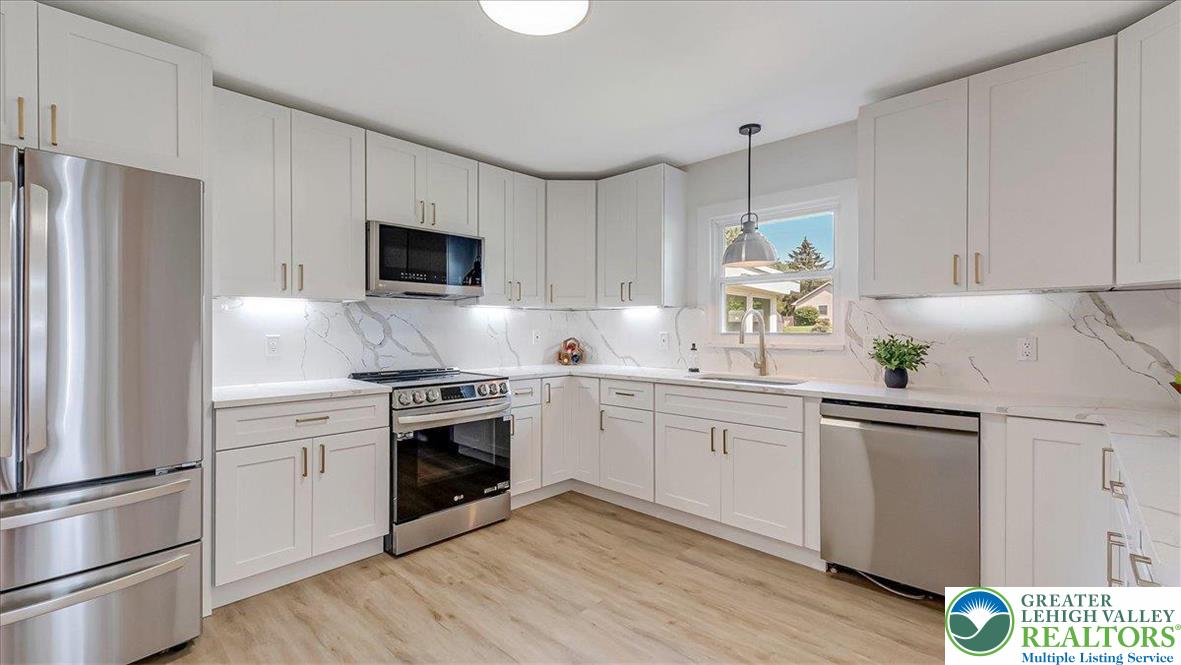 960 Yorkshire Road Bethlehem, PA 18017 - Photo 6 of 47 Gallery Image 6