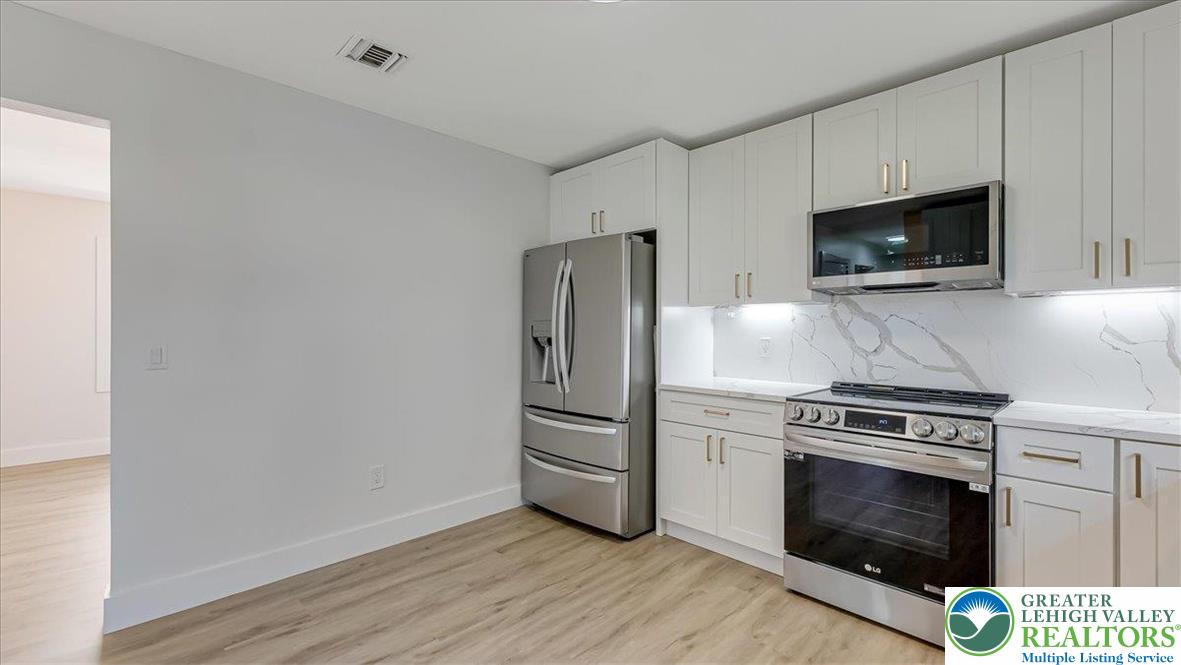 960 Yorkshire Road Bethlehem, PA 18017 - Photo 7 of 47 Gallery Image 7