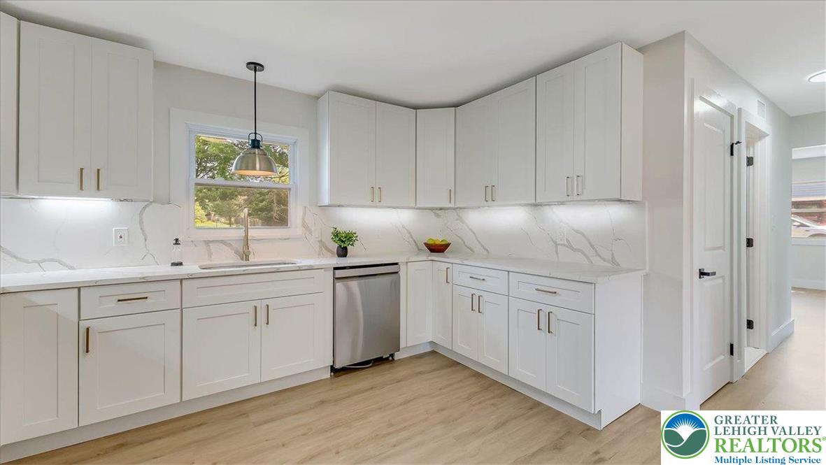 960 Yorkshire Road Bethlehem, PA 18017 - Photo 8 of 47 Gallery Image 8