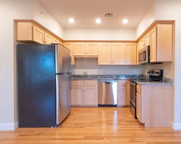 $2,300 | 80 North Meadows Road, Unit 304, Medfield, MA 02052