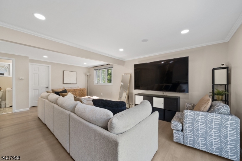 119 Rutgers Place Clifton, NJ 07013 - Photo 19 of 31