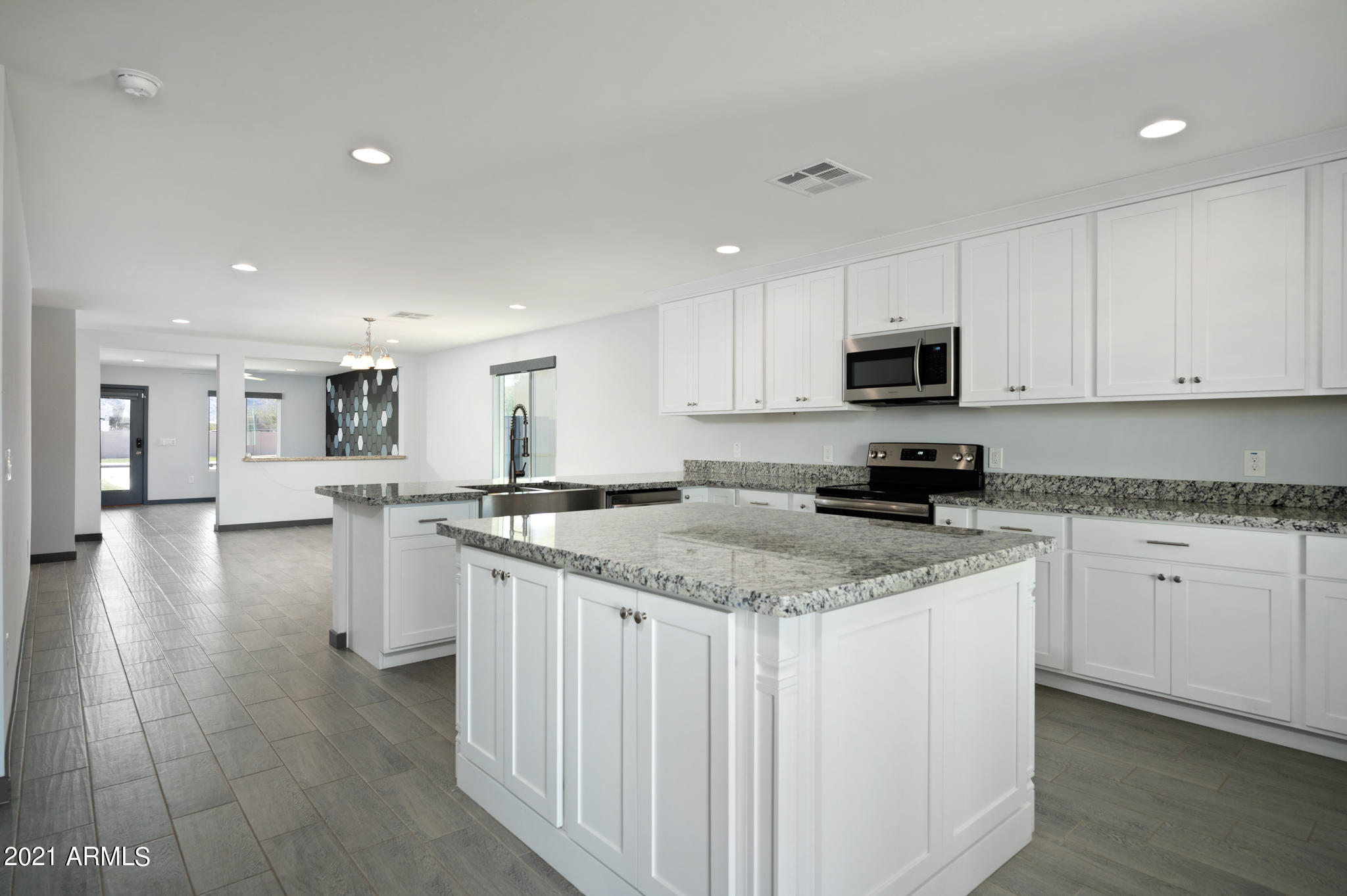 2548 East Roeser Road Phoenix, AZ 85040 - Photo 11 of 26 Kitchen