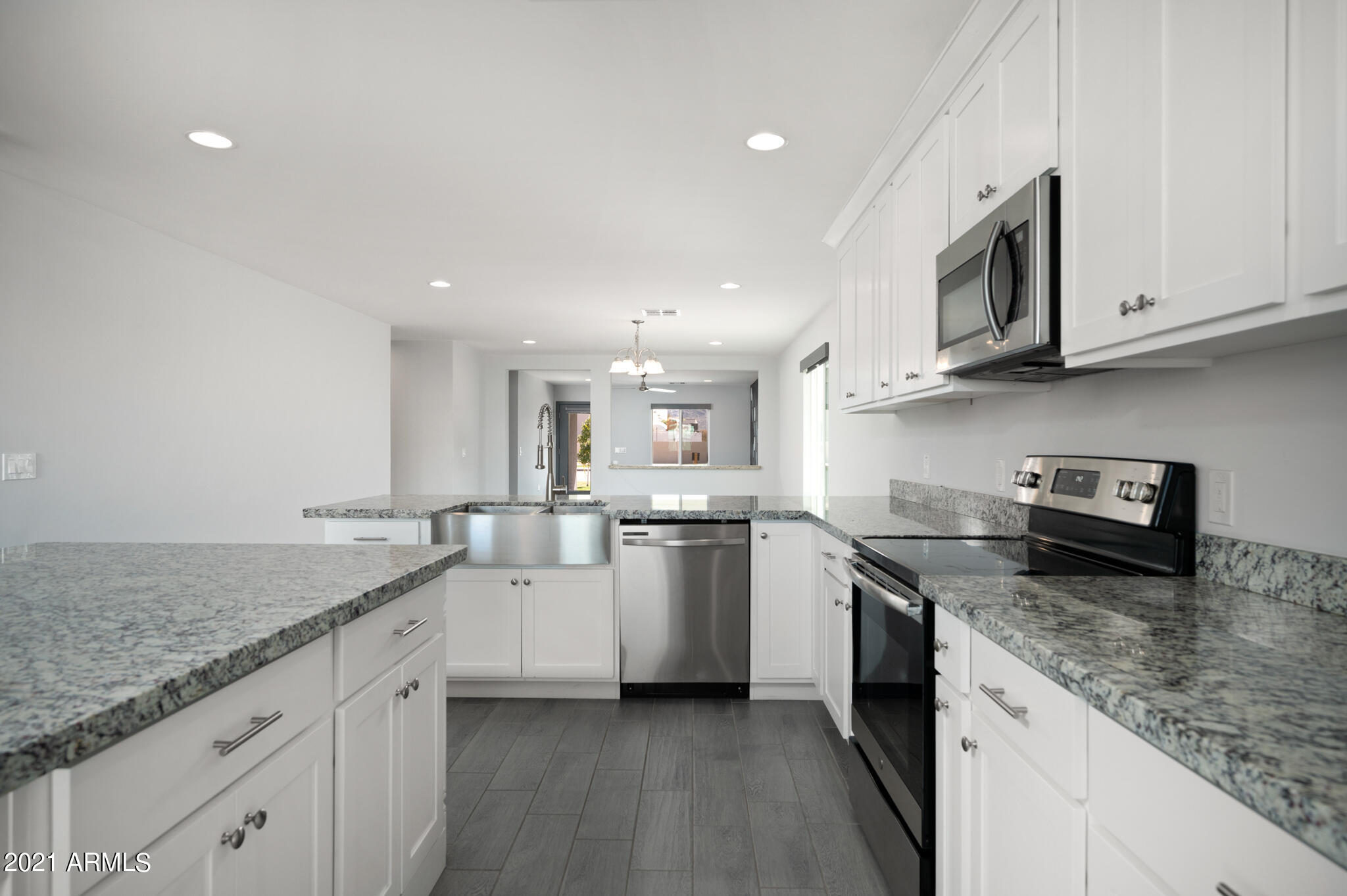 2548 East Roeser Road Phoenix, AZ 85040 - Photo 12 of 26 Kitchen