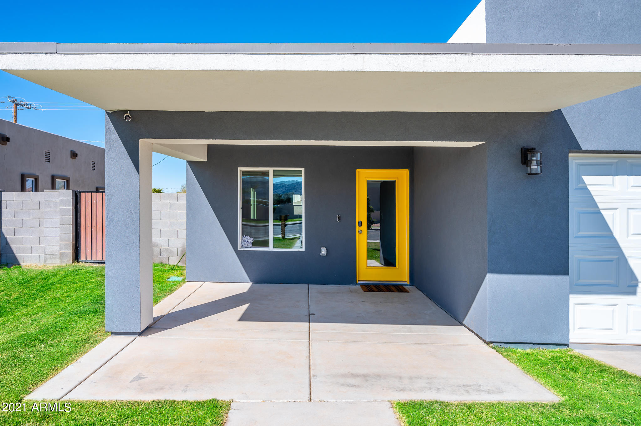 2548 East Roeser Road Phoenix, AZ 85040 - Photo 2 of 26 Front Porch