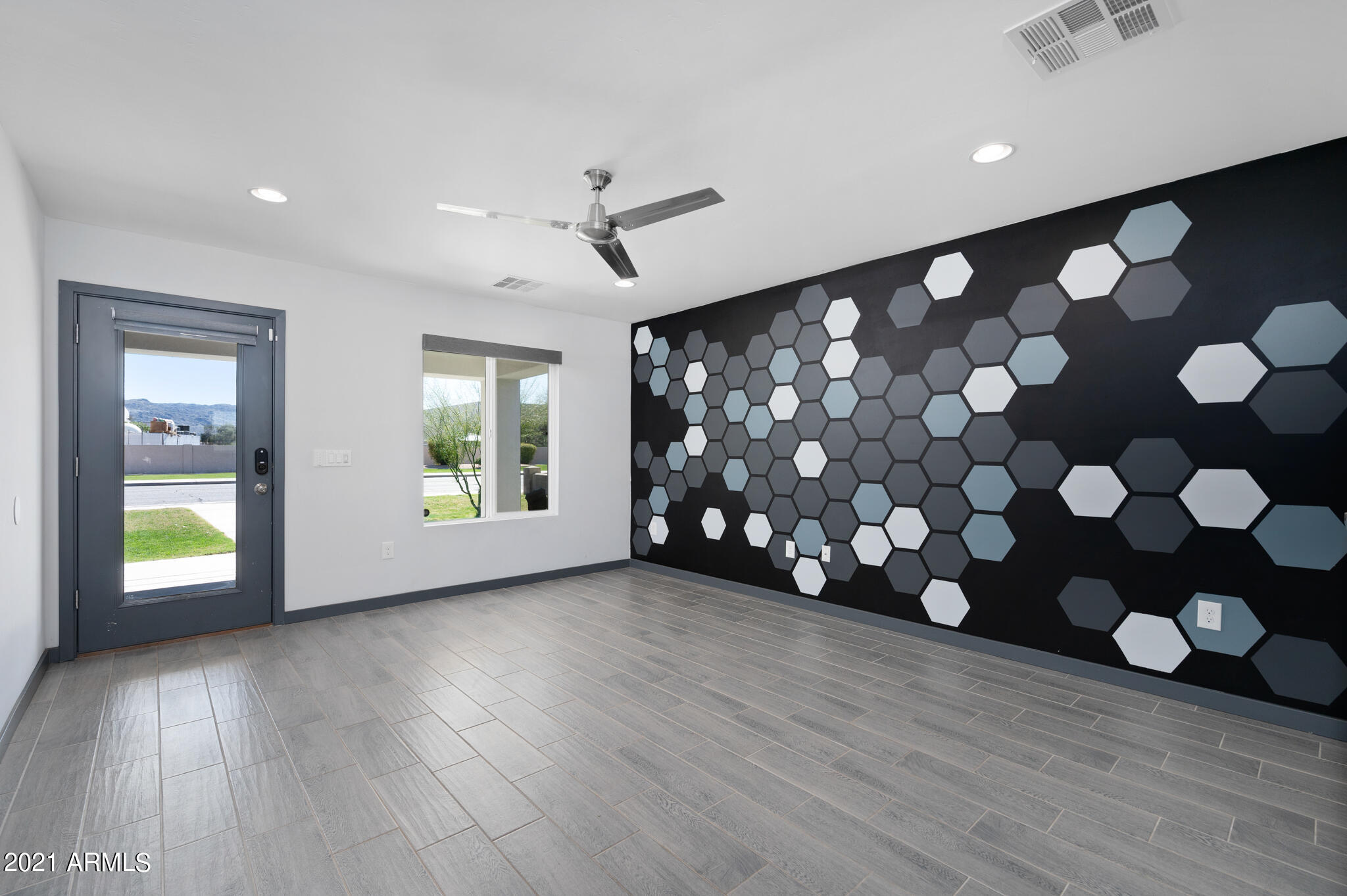 2548 East Roeser Road Phoenix, AZ 85040 - Photo 3 of 26 Family Room