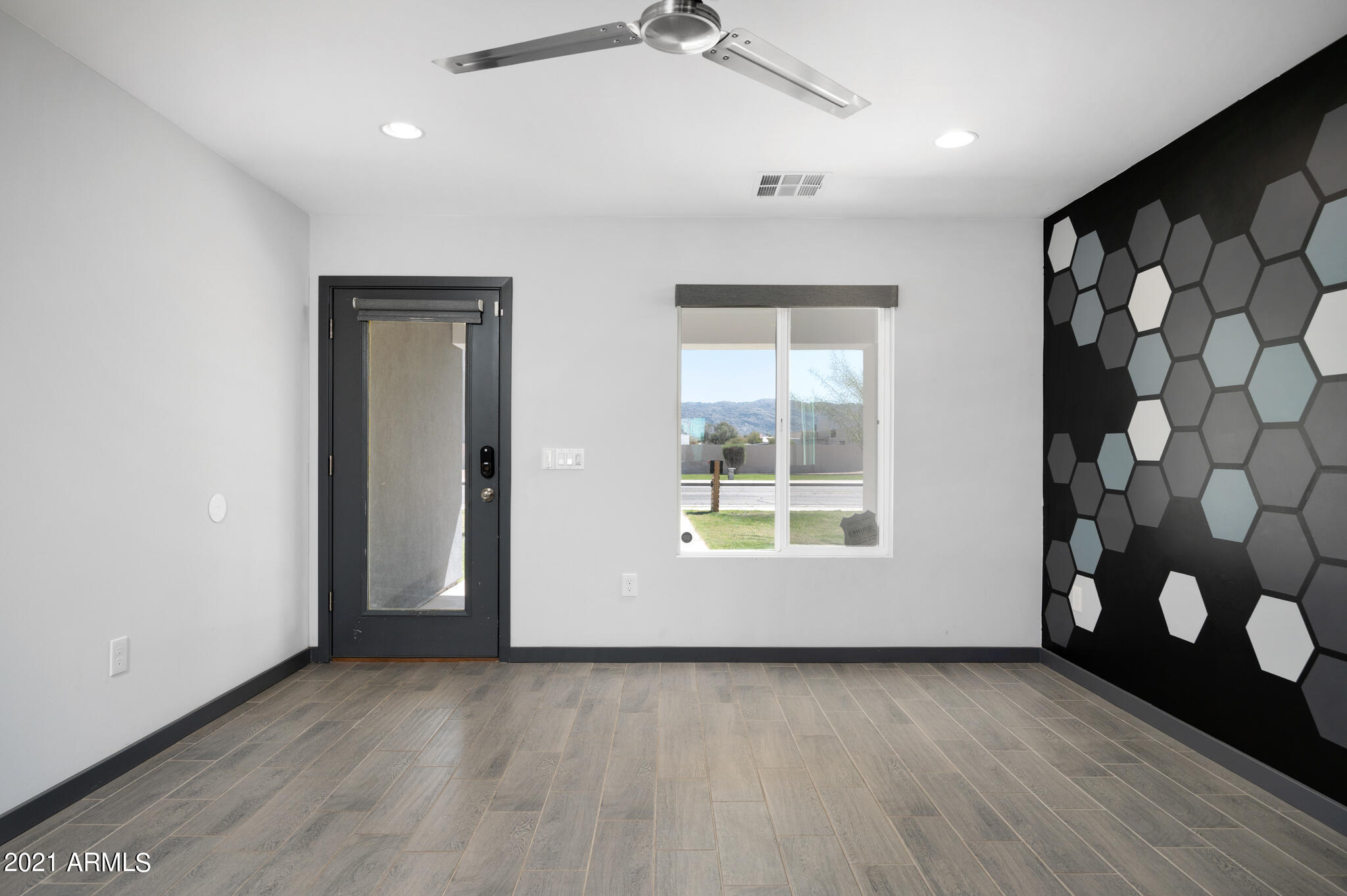 2548 East Roeser Road Phoenix, AZ 85040 - Photo 4 of 26 Family Room