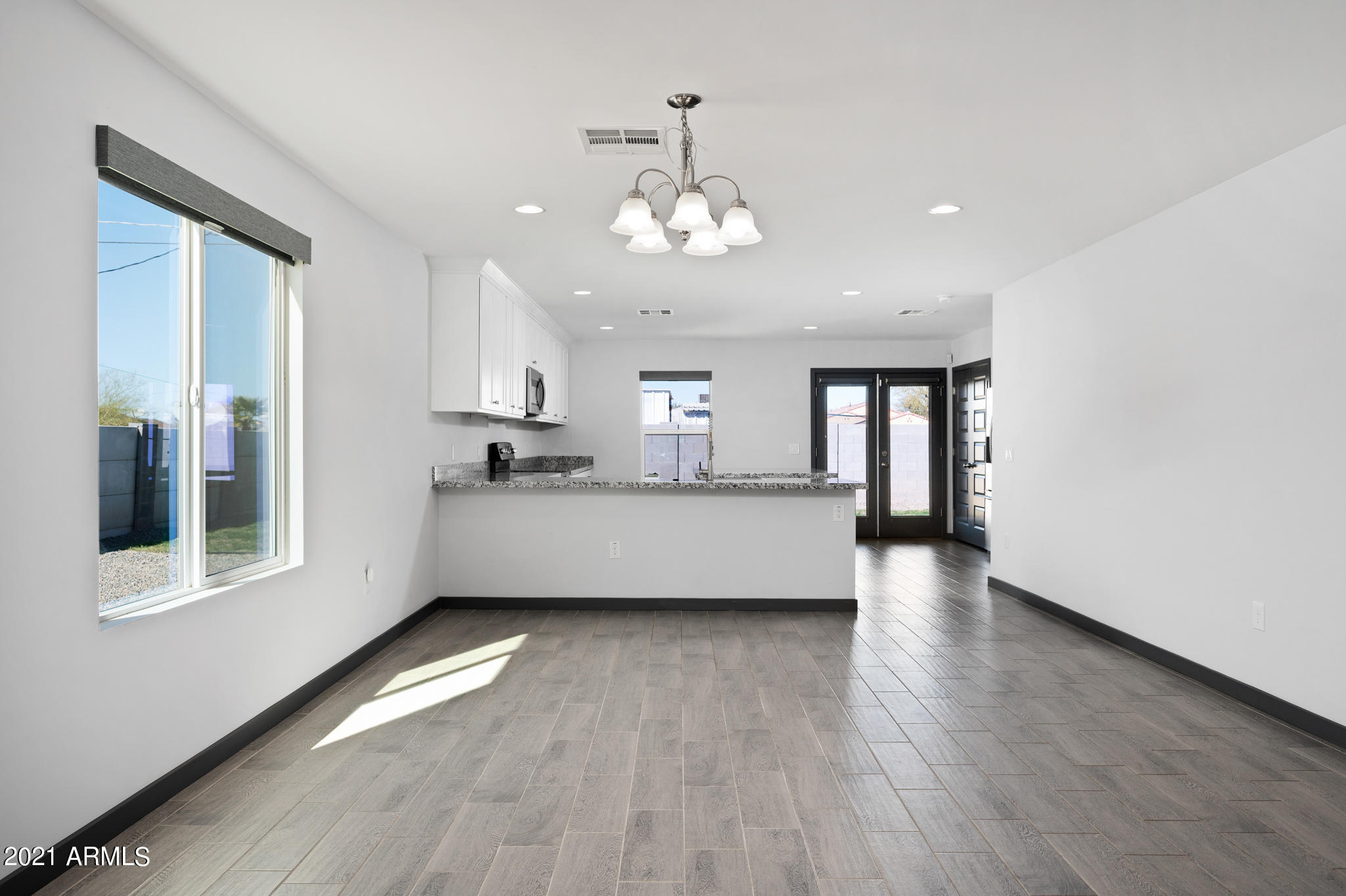 2548 East Roeser Road Phoenix, AZ 85040 - Photo 7 of 26 Dining Room