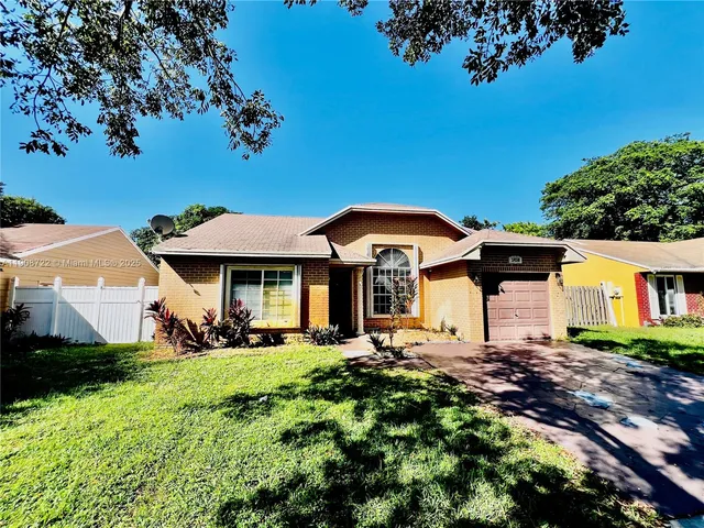 $3,500 | 1430 Southwest 85th Terrace, Unit 1430, Pembroke Pines, FL 33025