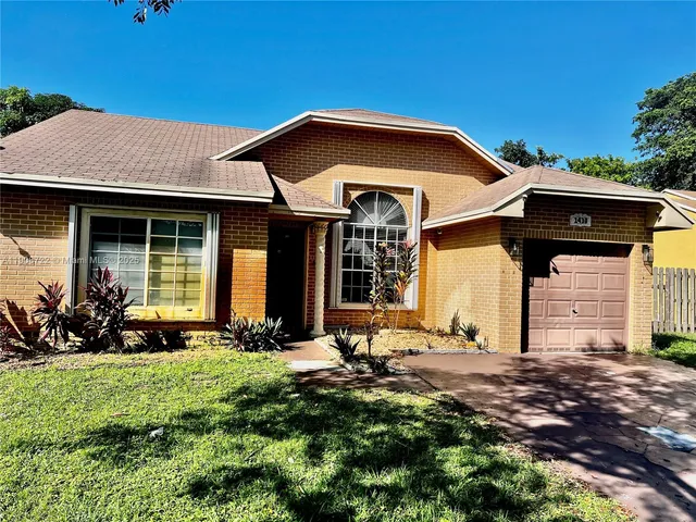 $3,500 | 1430 Southwest 85th Terrace, Unit 1430, Pembroke Pines, FL 33025