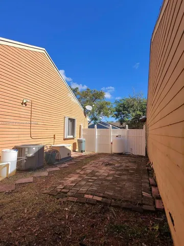 $3,500 | 1430 Southwest 85th Terrace, Unit 1430, Pembroke Pines, FL 33025