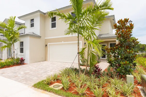 $3,595 | 6961 Pines Circle, Unit 27, Coconut Creek, FL 33073