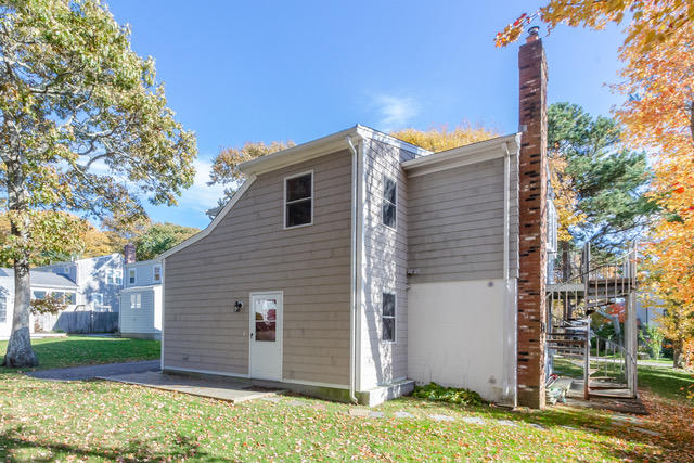 15 Kabeyun Road Marion, MA 02738 - Photo 11 of 18 a backyard of a house with lots of green space
