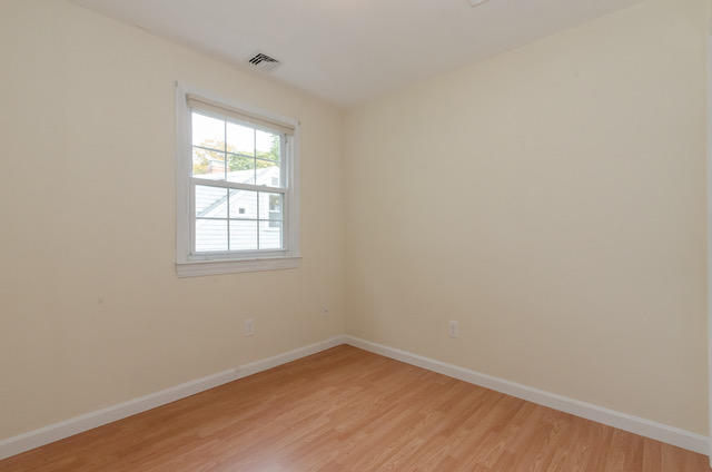15 Kabeyun Road Marion, MA 02738 - Photo 7 of 18 an empty room with a window