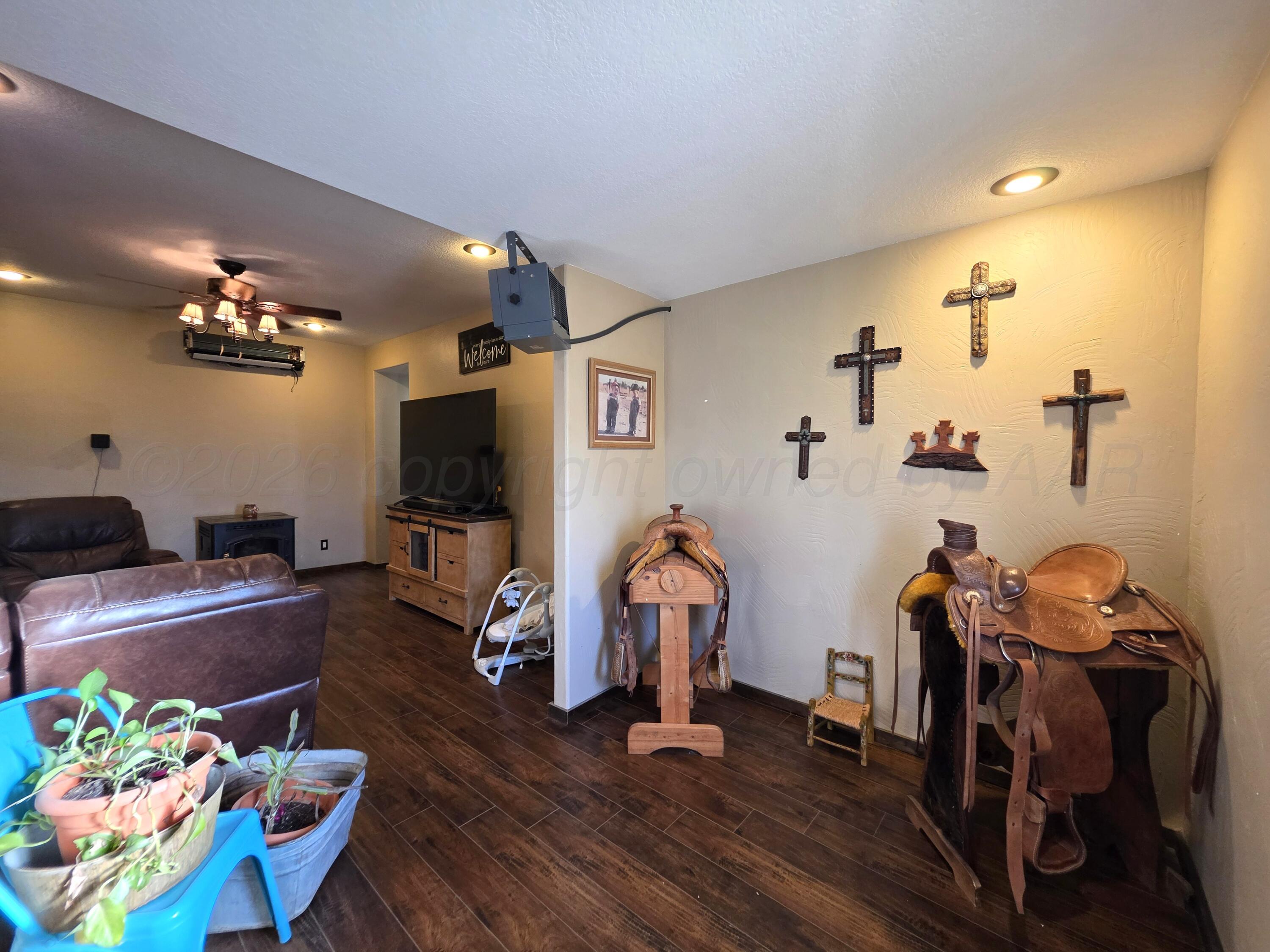 115 5th Street Mobeetie, TX 79061 - Photo 2 of 28 Entryway