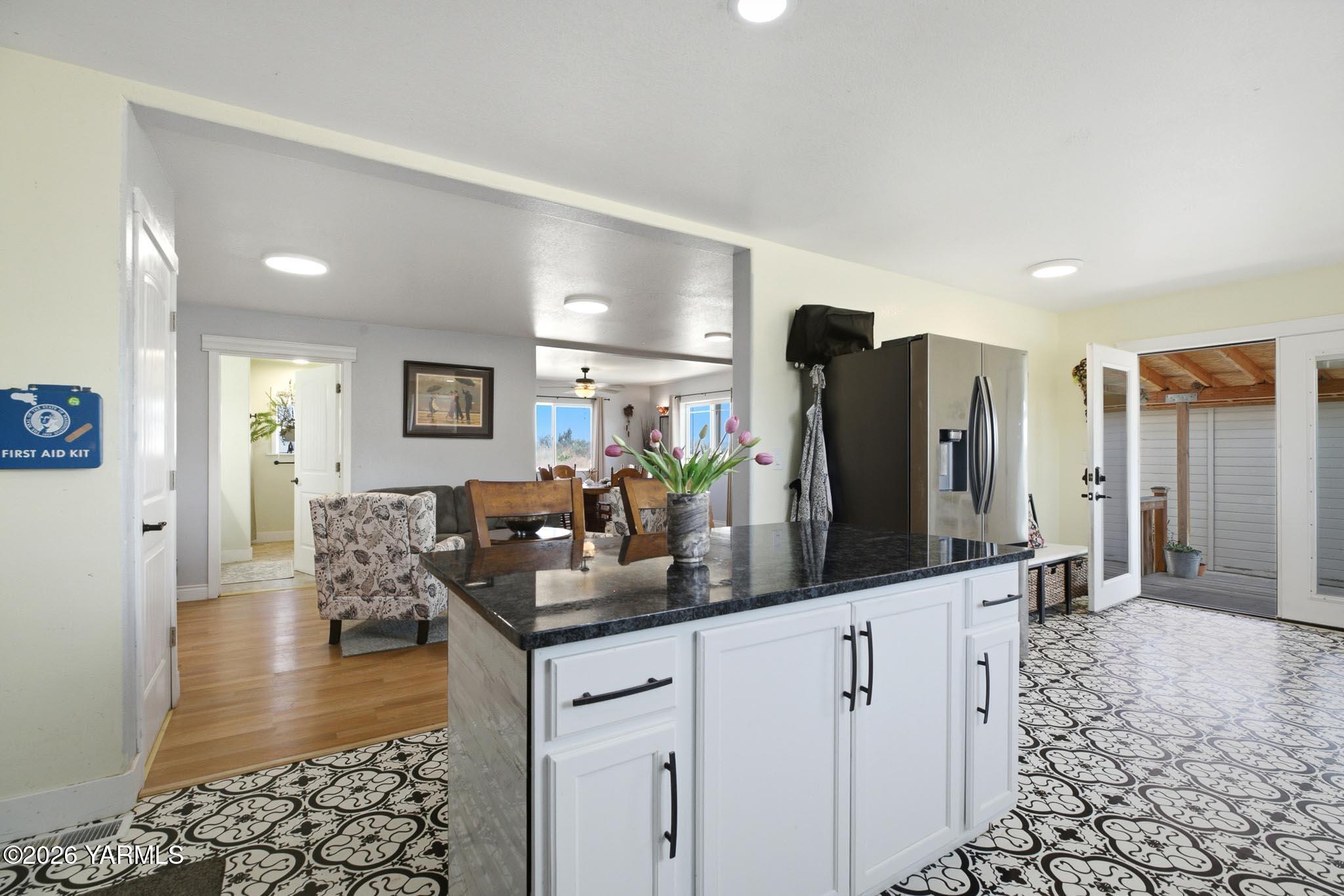 900 Slavin Road Yakima, WA 98903 - Photo 9 of 27 9 Kitchen