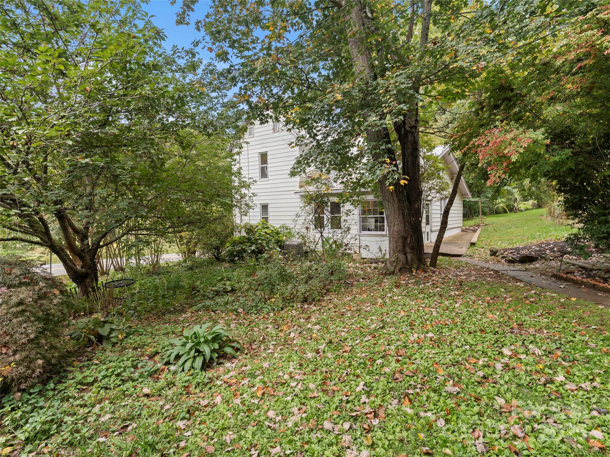 27 Barkn Cove Canton, NC 28716 - Photo 29 of 32 a view of a house with a tree