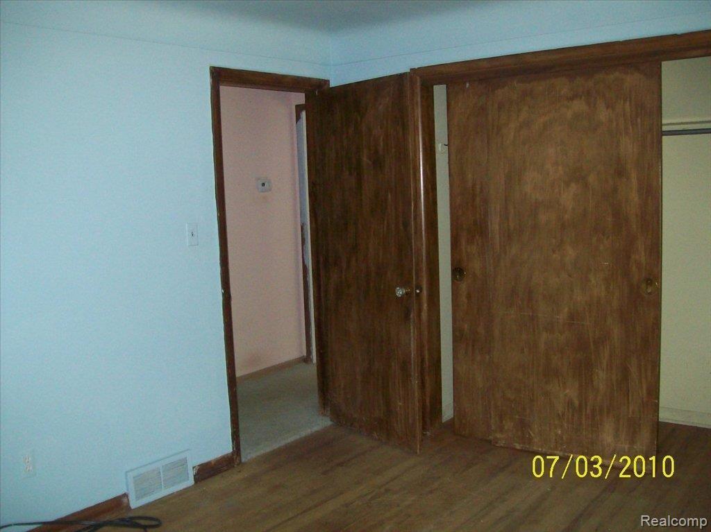 284 Whims Lane Rochester, MI 48306 - Photo 5 of 22 100_4173