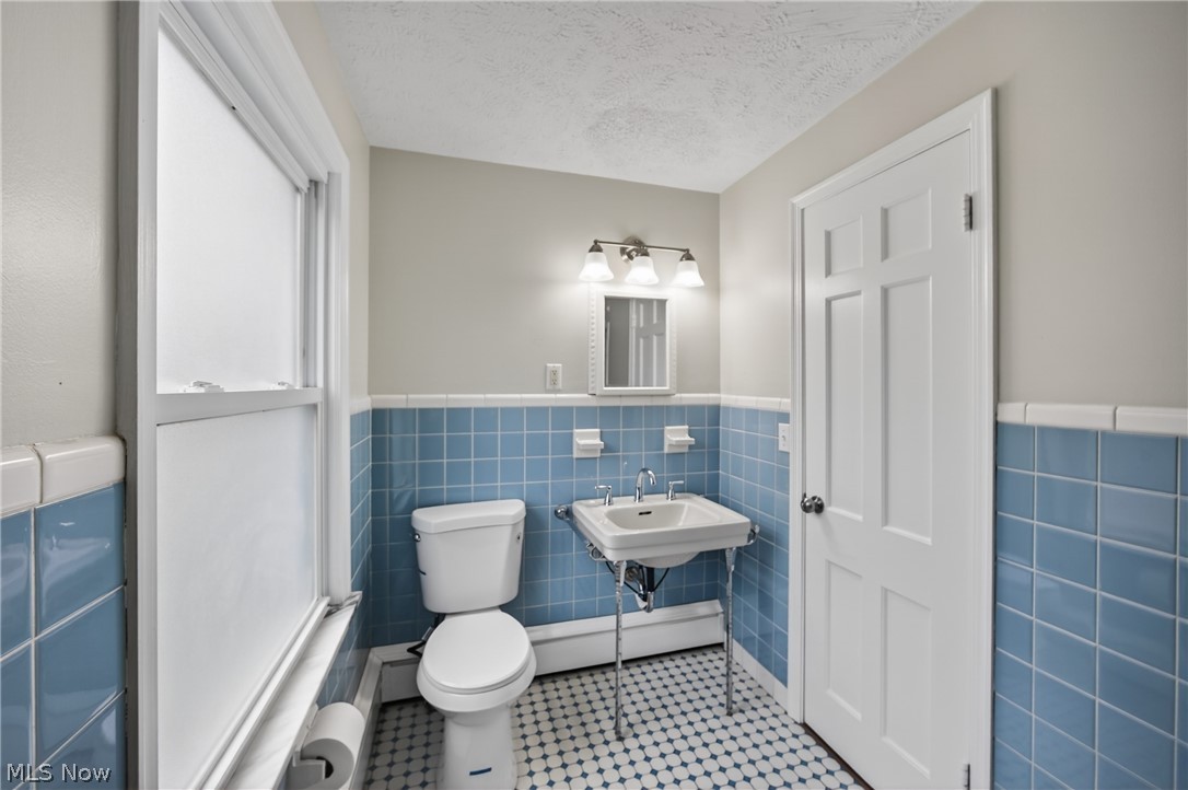 20945 Halworth Road Shaker Heights, OH 44122 - Photo 37 of 50 The Main Bathroom