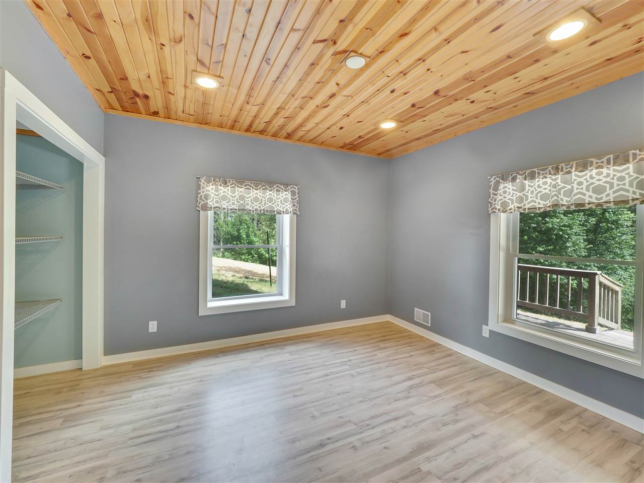 5332 Hanna Road Williamsburg, MI 49690 - Photo 19 of 26 1877554-18.JPG