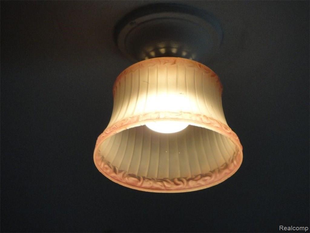 326 Stratford Road Ferndale, MI 48220 - Photo 18 of 24 Original Fixtures and Character