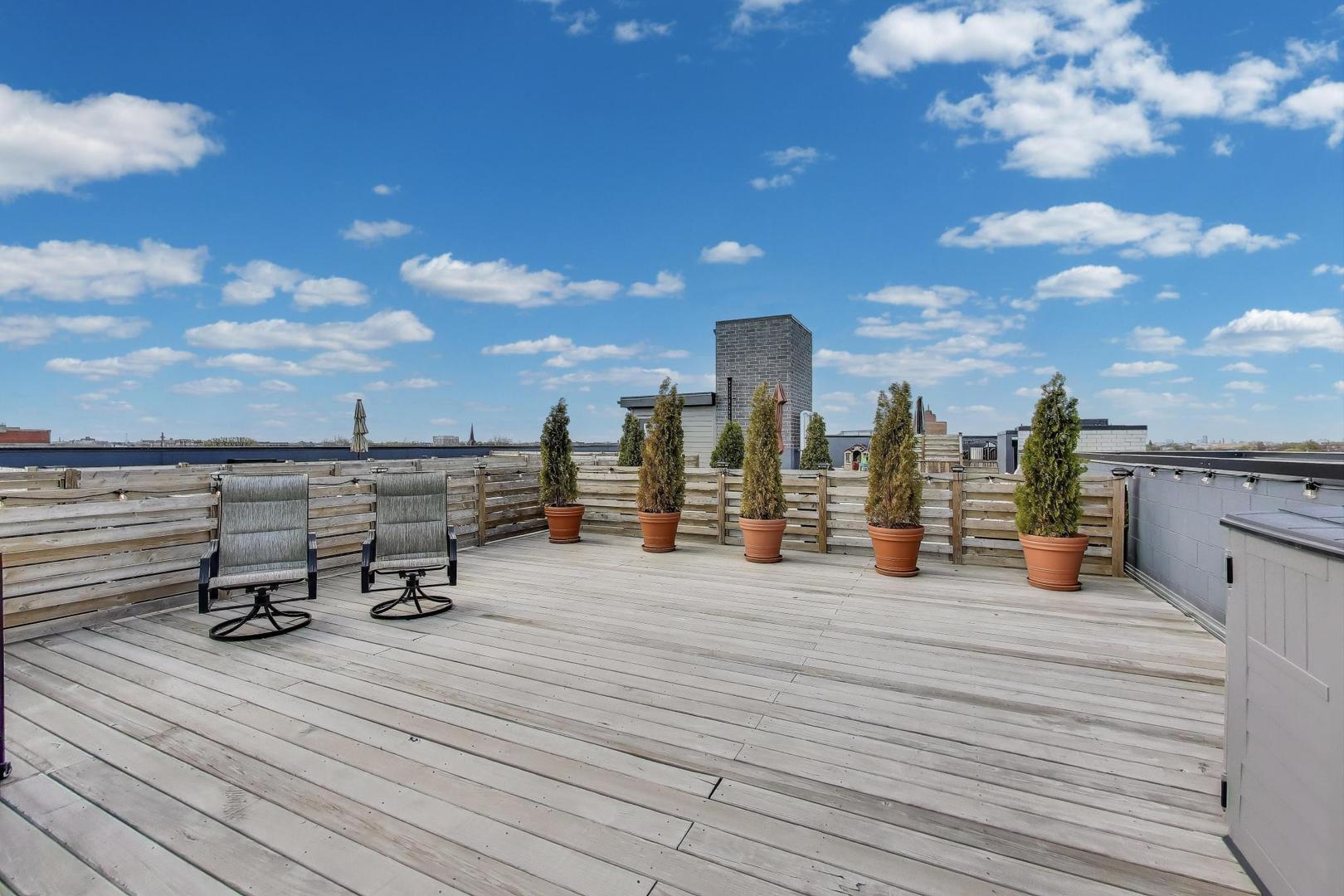 2405 West Iowa Street, Unit 405 Chicago, IL 60622 - Photo 34 of 35 a view of a terrace with seating space