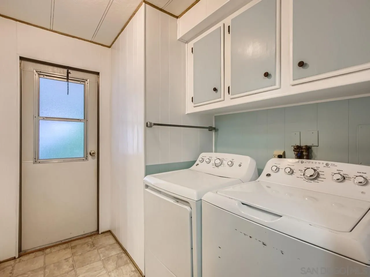 104 Havenview Lane Oceanside, CA 92056 - Photo 8 of 16 a utility room with dryer and washer