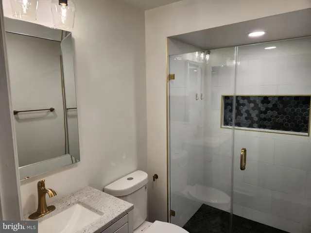 a close up view of a washer and dryer