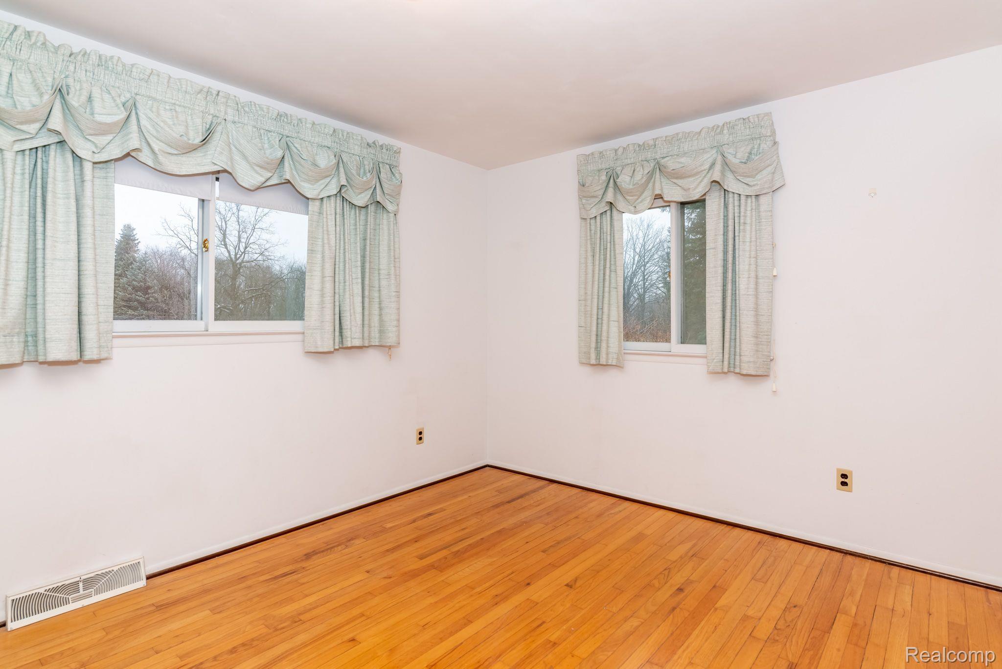 3760 Five Mile Road South Lyon, MI 48178 - Photo 19 of 36 Gallery Image 19