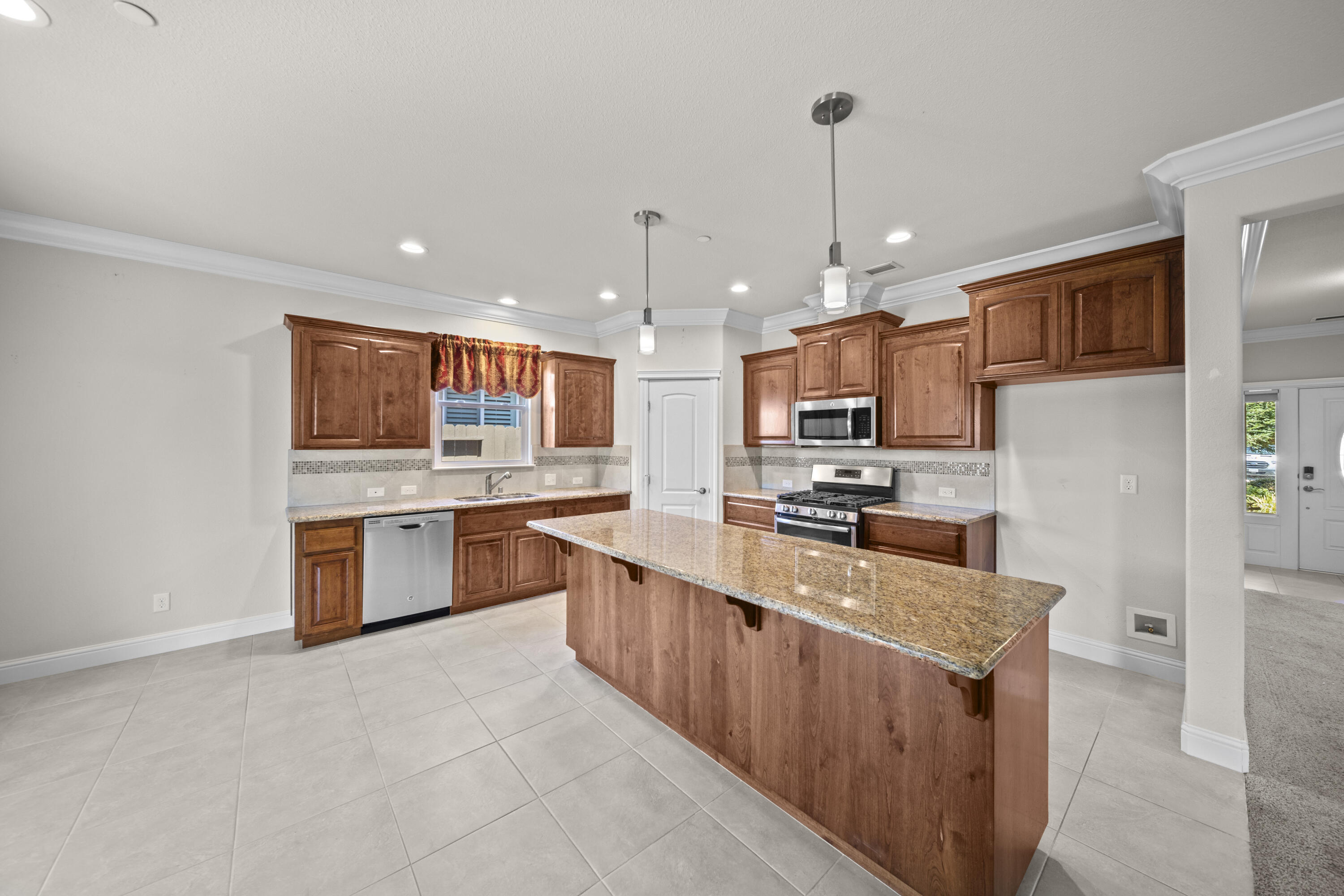 3475 Lemurian Road Redding, CA 96002 - Photo 3 of 15 712A3211