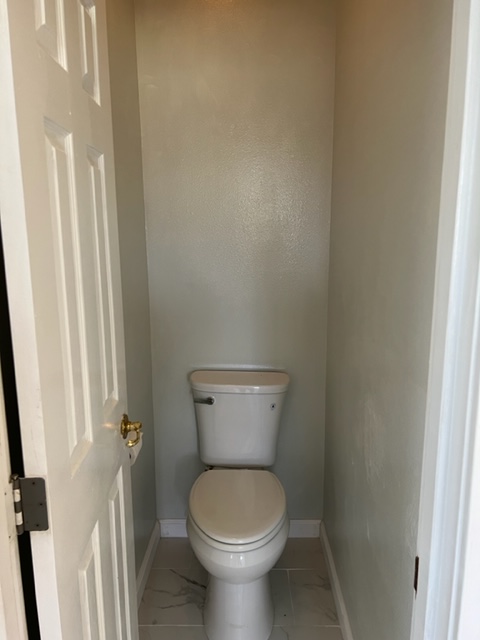 18-1976 Nau Nani Road Mountain View, HI 96771 - Photo 14 of 25 a bathroom with a toilet