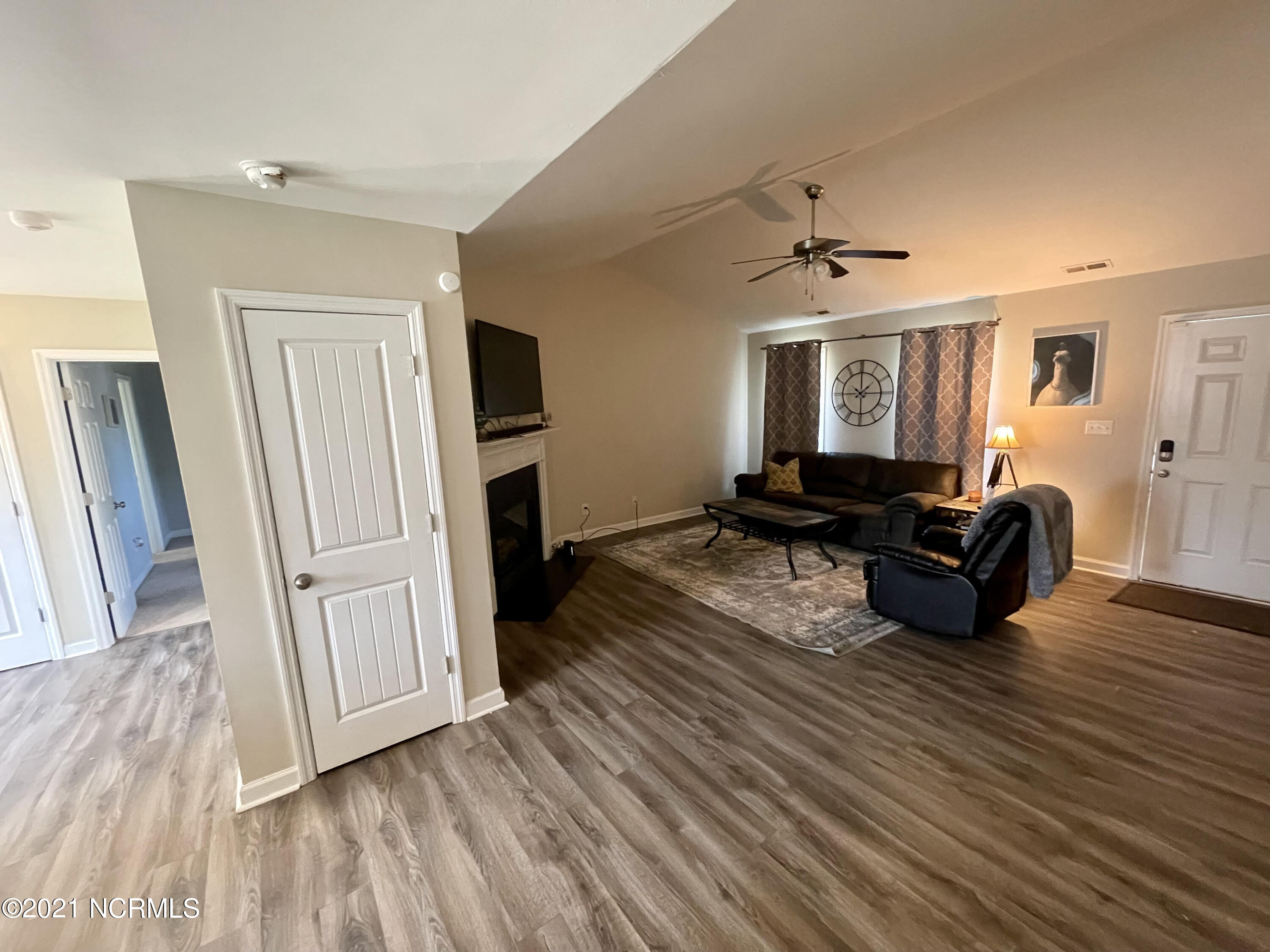 127 Blueberry Fields Road Maple Hill, NC 28454 - Photo 6 of 20 828E3BA0-8E29-4517-BB27-57F6A4DD88F6_1_2