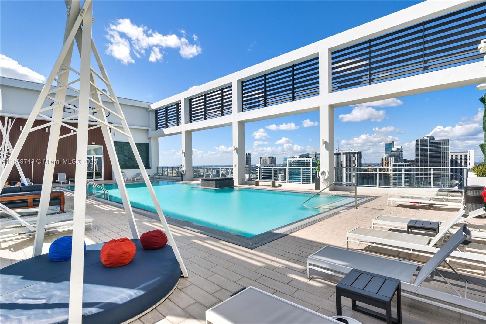 151 Southeast 1st Street, Unit 2002 Miami, FL 33131 - Photo 14 of 16 a room with lots of windows and white walls