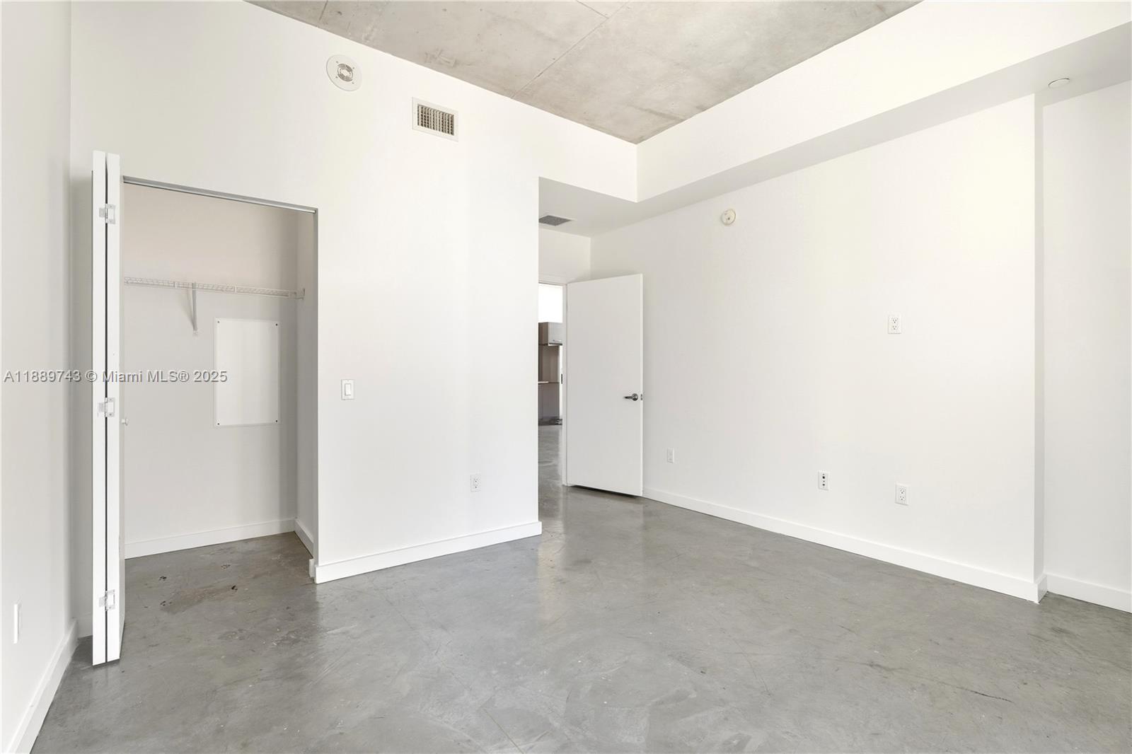 151 Southeast 1st Street, Unit 2002 Miami, FL 33131 - Photo 7 of 16 a view of an empty room