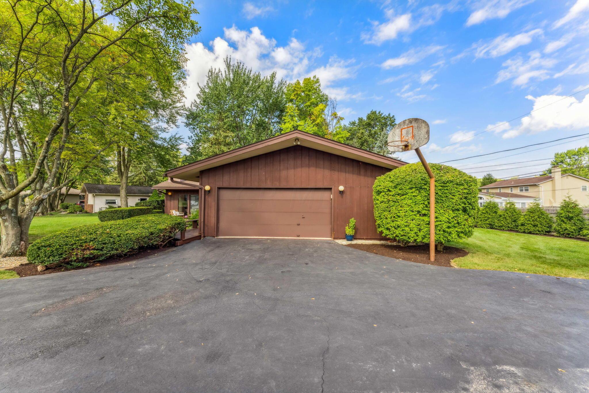 2474 Buckley Road Columbus, OH 43220 - Photo 58 of 73 2 Car Garage