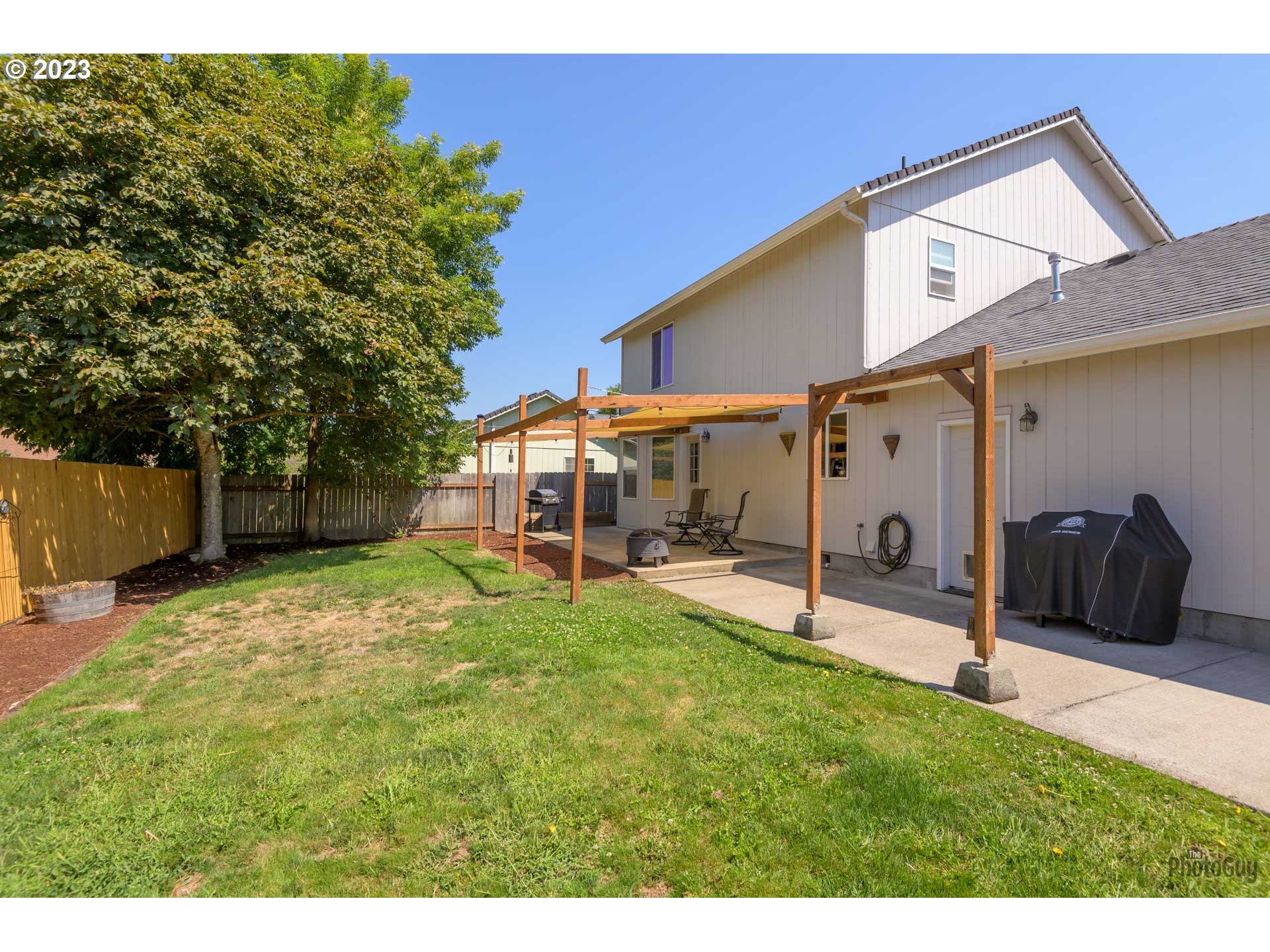 922 65th Place Springfield, OR 97478 - Photo 29 of 37 a view of a back yard of the house