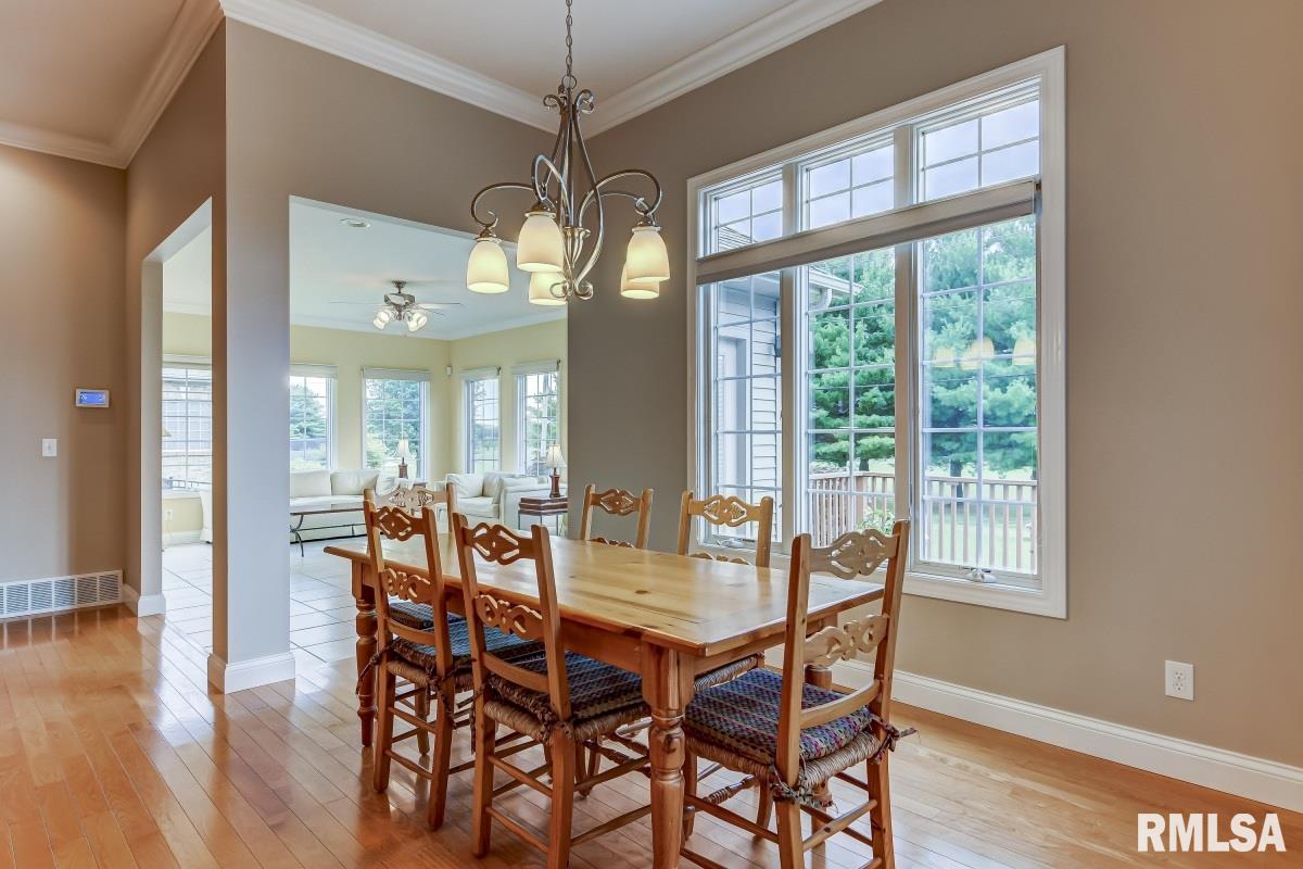 4304 Foxhall Lane Springfield, IL 62711 - Photo 14 of 50