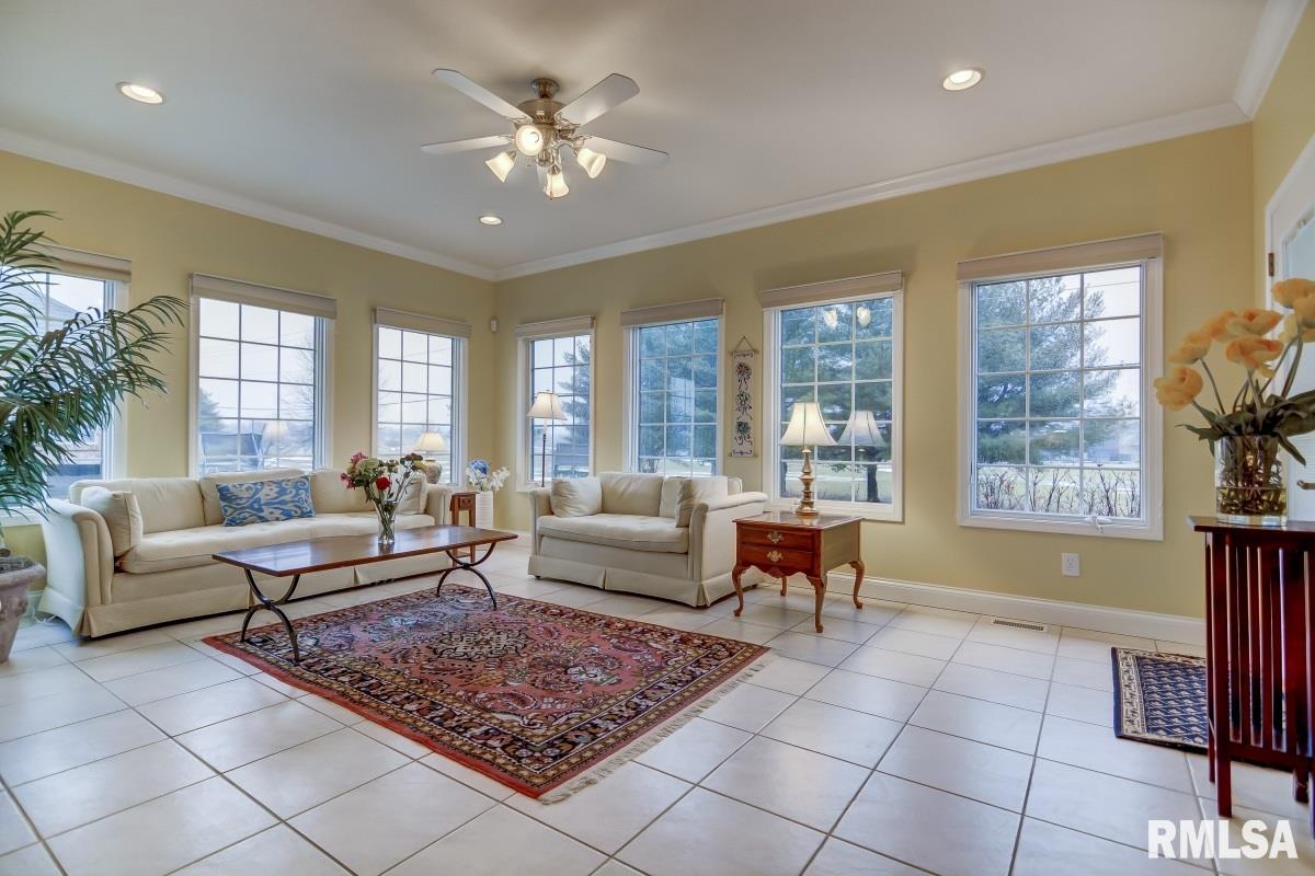 4304 Foxhall Lane Springfield, IL 62711 - Photo 17 of 50