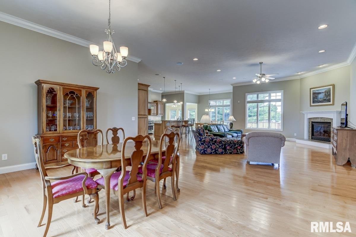 4304 Foxhall Lane Springfield, IL 62711 - Photo 3 of 50