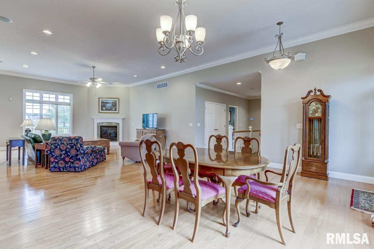 4304 Foxhall Lane Springfield, IL 62711 - Photo 4 of 50