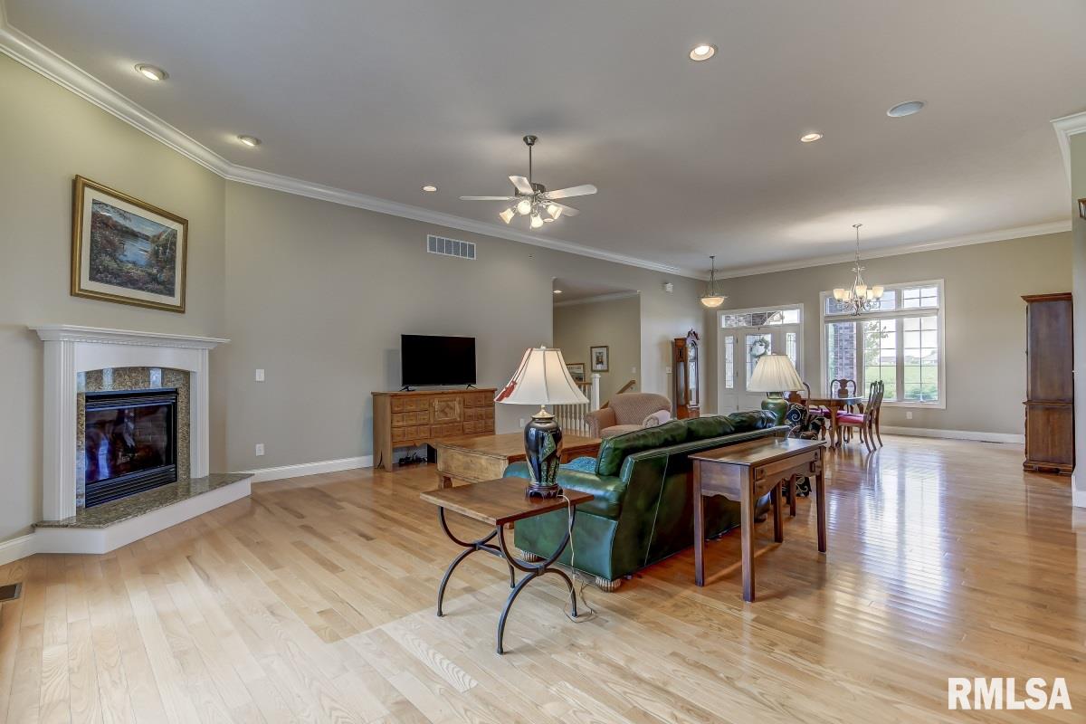 4304 Foxhall Lane Springfield, IL 62711 - Photo 6 of 50