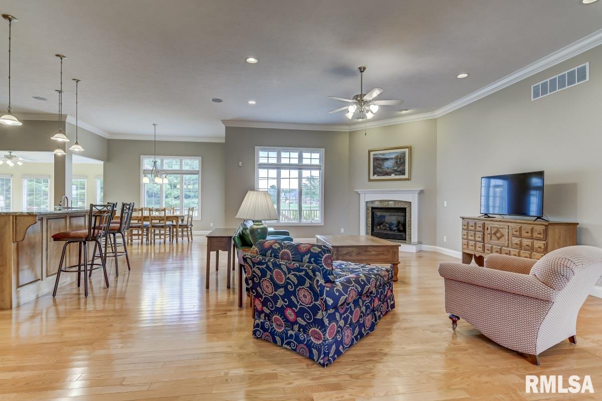 4304 Foxhall Lane Springfield, IL 62711 - Photo 7 of 50