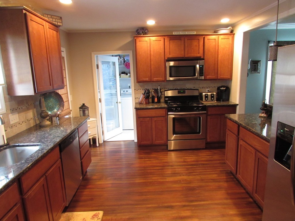7 Ralph Avenue South Hadley, MA 01075 - Photo 3 of 24 Gallery Image 3