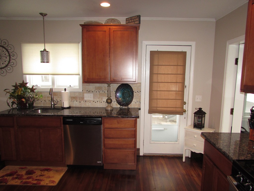 7 Ralph Avenue South Hadley, MA 01075 - Photo 5 of 24 Gallery Image 5