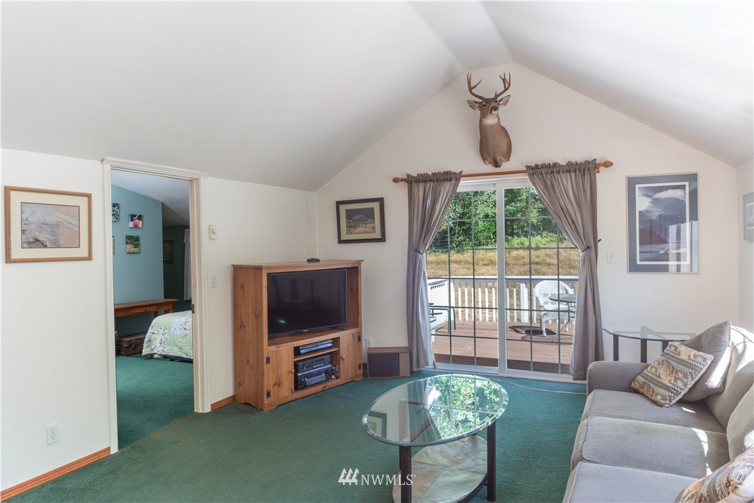4040 West Valley Road Chimacum, WA 98325 - Photo 5 of 40