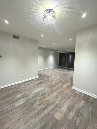 $2,400 | 7875 North Caldwell Avenue, Unit 302, Niles, IL 60714