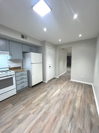 $2,400 | 7875 North Caldwell Avenue, Unit 302, Niles, IL 60714