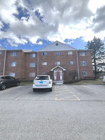 $2,400 | 7875 North Caldwell Avenue, Unit 302, Niles, IL 60714